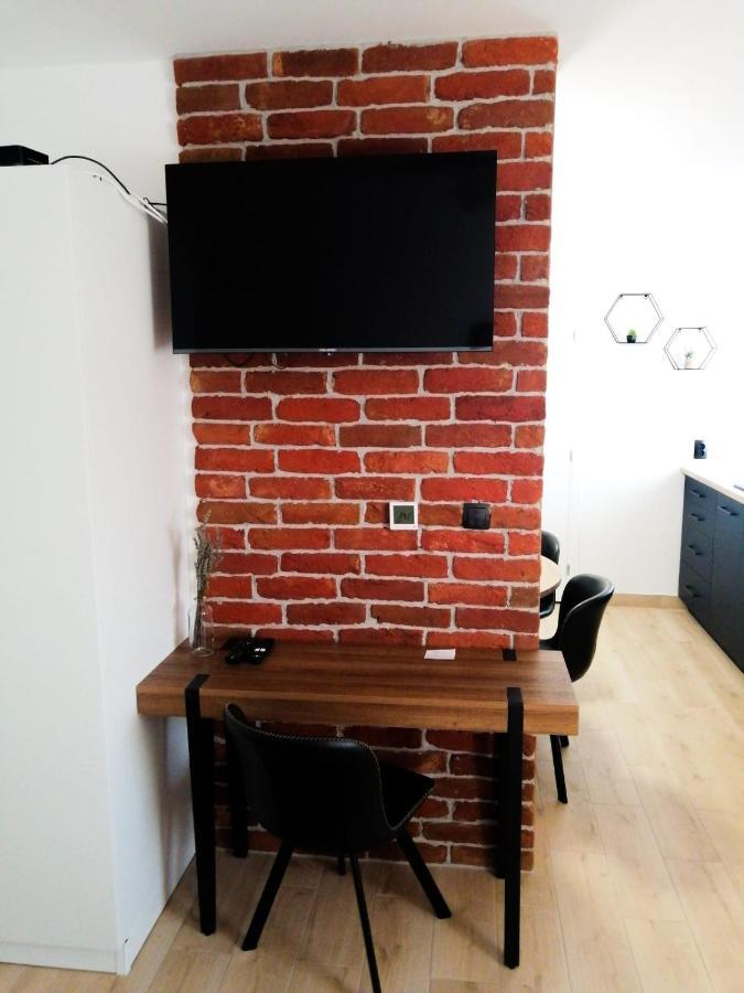 Evita Studio Apartment Karlovac Extérieur photo
